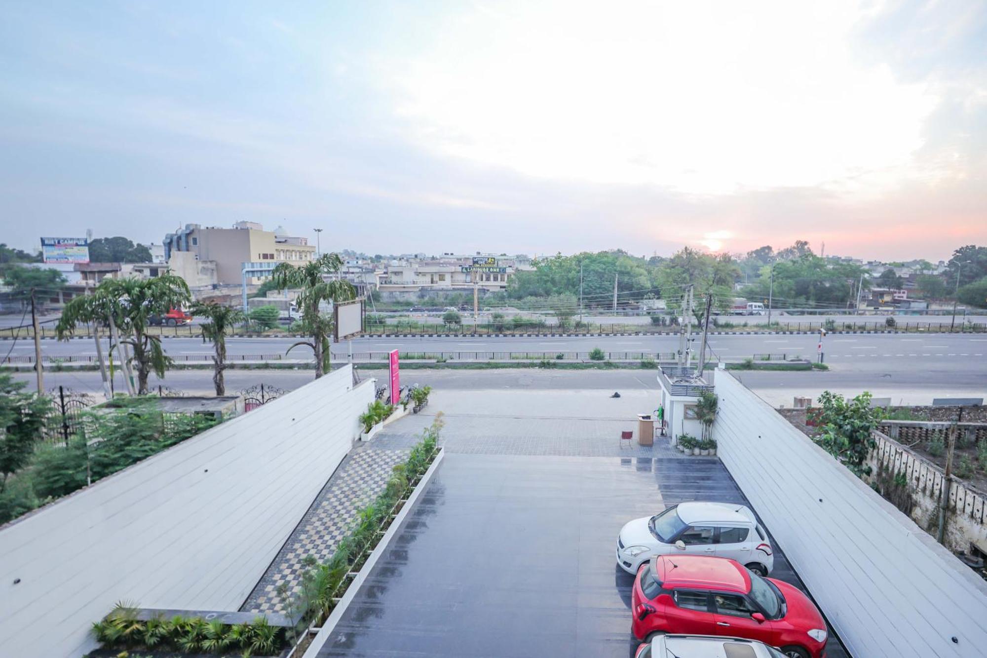 Regenta Place Phagwara By Royal Orchid Hotels Limited Εξωτερικό φωτογραφία